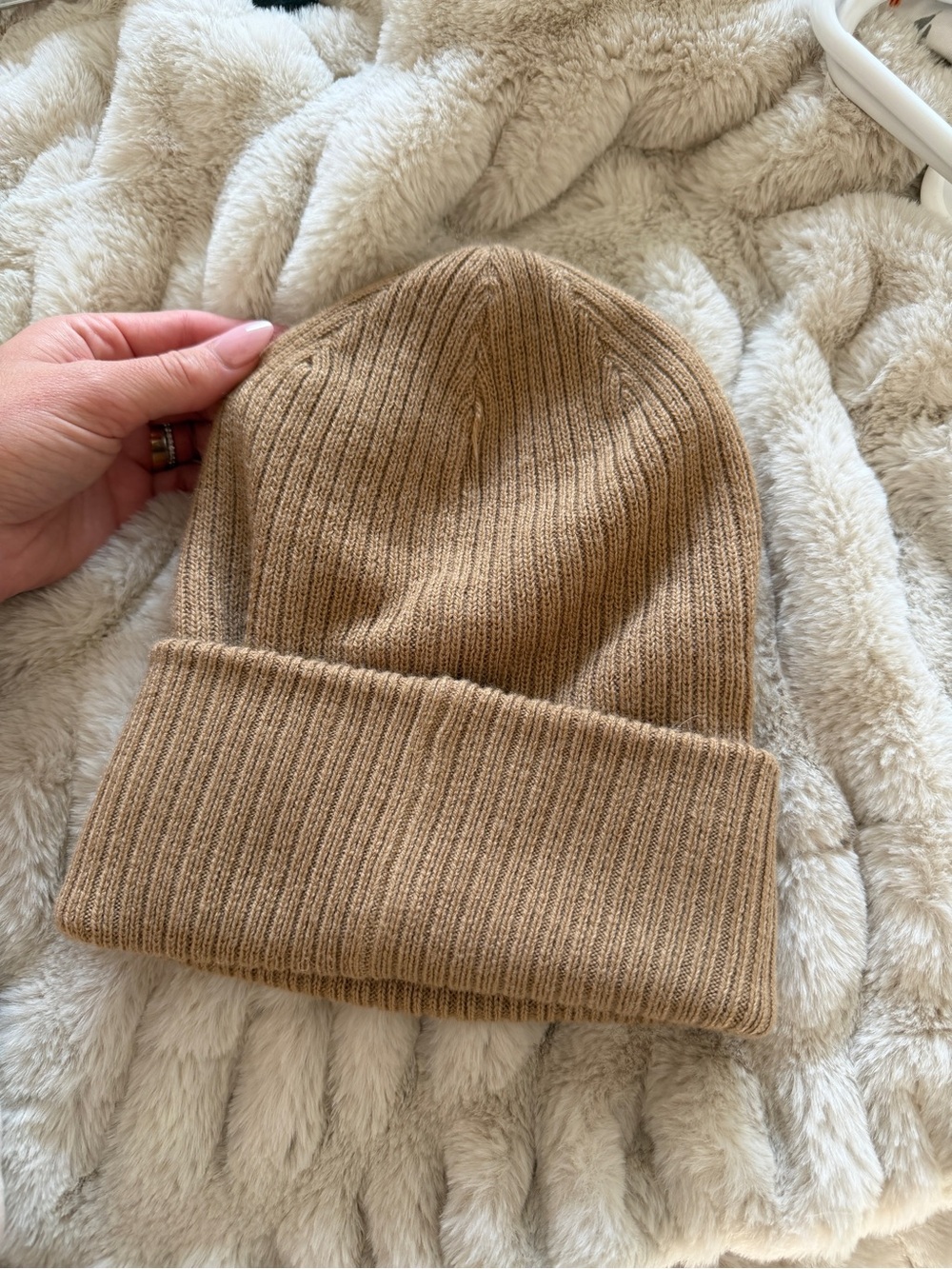 Aritzia Sunday Best Beanie View 4